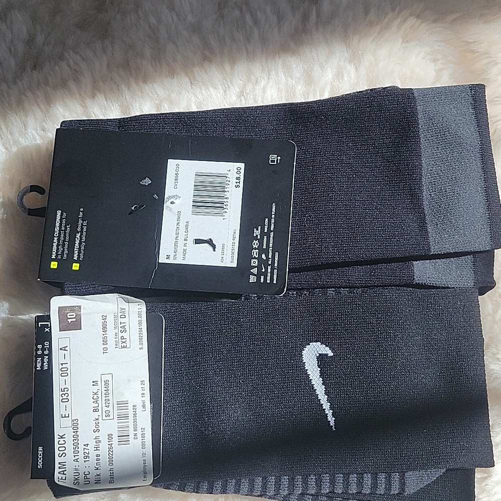 2 Pair Nike Socks Dri -Fit Soccer Black Women Sz6-10.Max cushioning Tailored Fit
